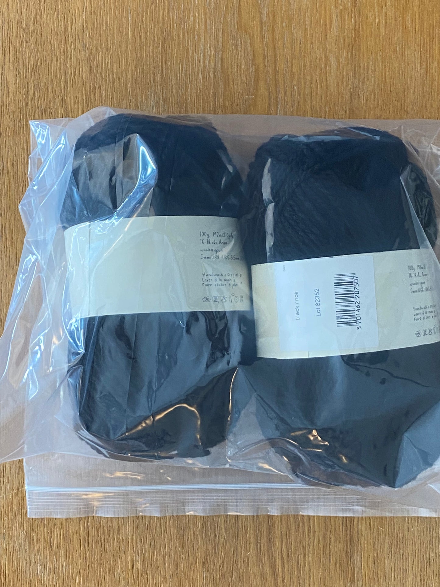 Biches et Buches - Le Gros Lambswool - Black (2) - Yarnovers