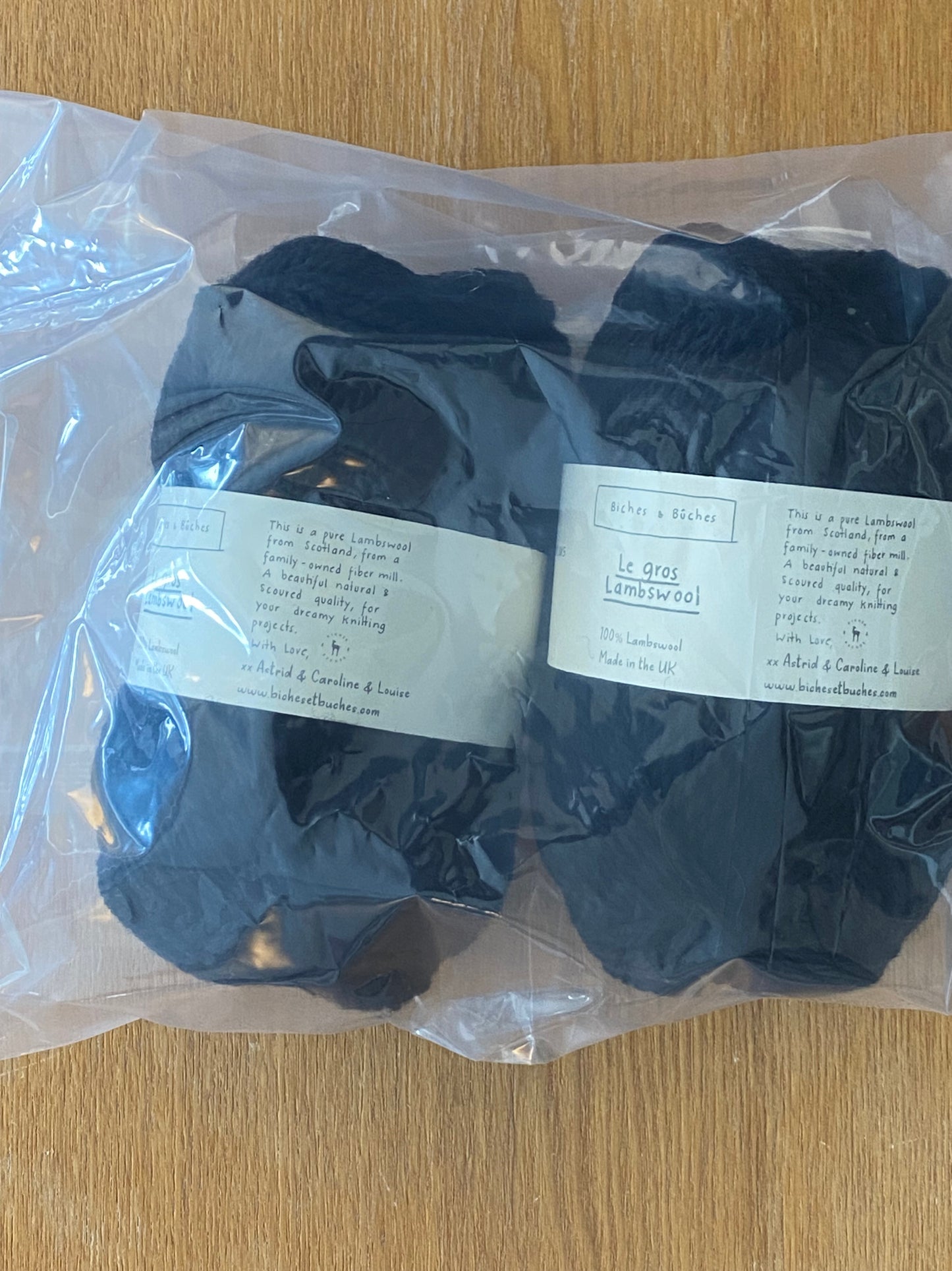 Biches et Buches - Le Gros Lambswool - Black (2) - Yarnovers